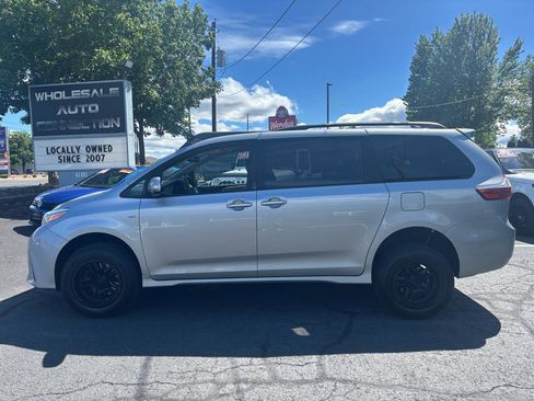 Used 2019 Toyota Sienna Limited Premium w/ Carpet Mat Package AWD/4WD image 2