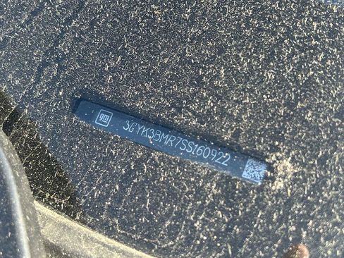 New 2025 Cadillac Optiq Luxury 1 image 33