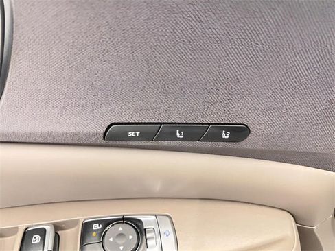 Used 2025 Kia Carnival EX image 15