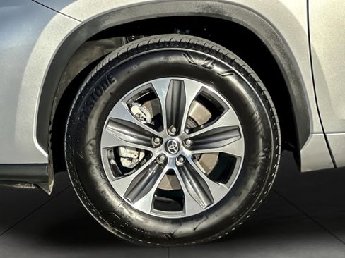 Certified 2024 Toyota Highlander XLE image 26