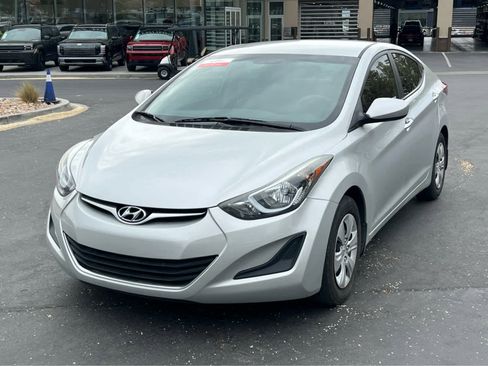 Used 2016 Hyundai Elantra SE image 2