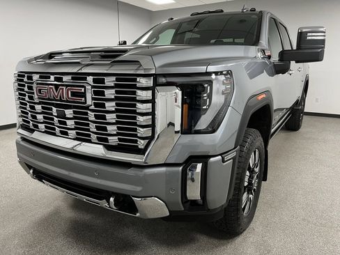 Used 2024 GMC Sierra 2500 Denali w/ Denali Reserve Package image 4