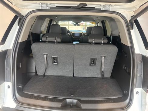 Used 2023 GMC Acadia SLE w/ Driver Convenience Package image 16