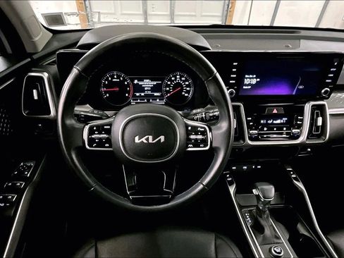Used 2023 Kia Sorento S w/ Panoramic Sunroof Package image 5