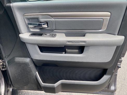 Used 2018 RAM 1500 Classic SLT AWD/4WD image 30