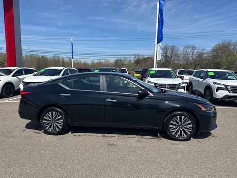 Certified 2025 Nissan Altima 2.5 SV image 2