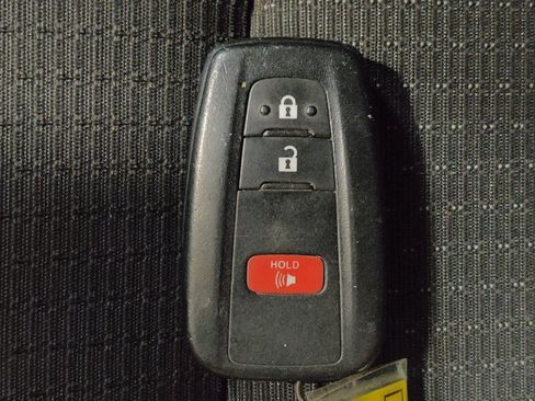 Used 2018 Toyota C-HR XLE image 32