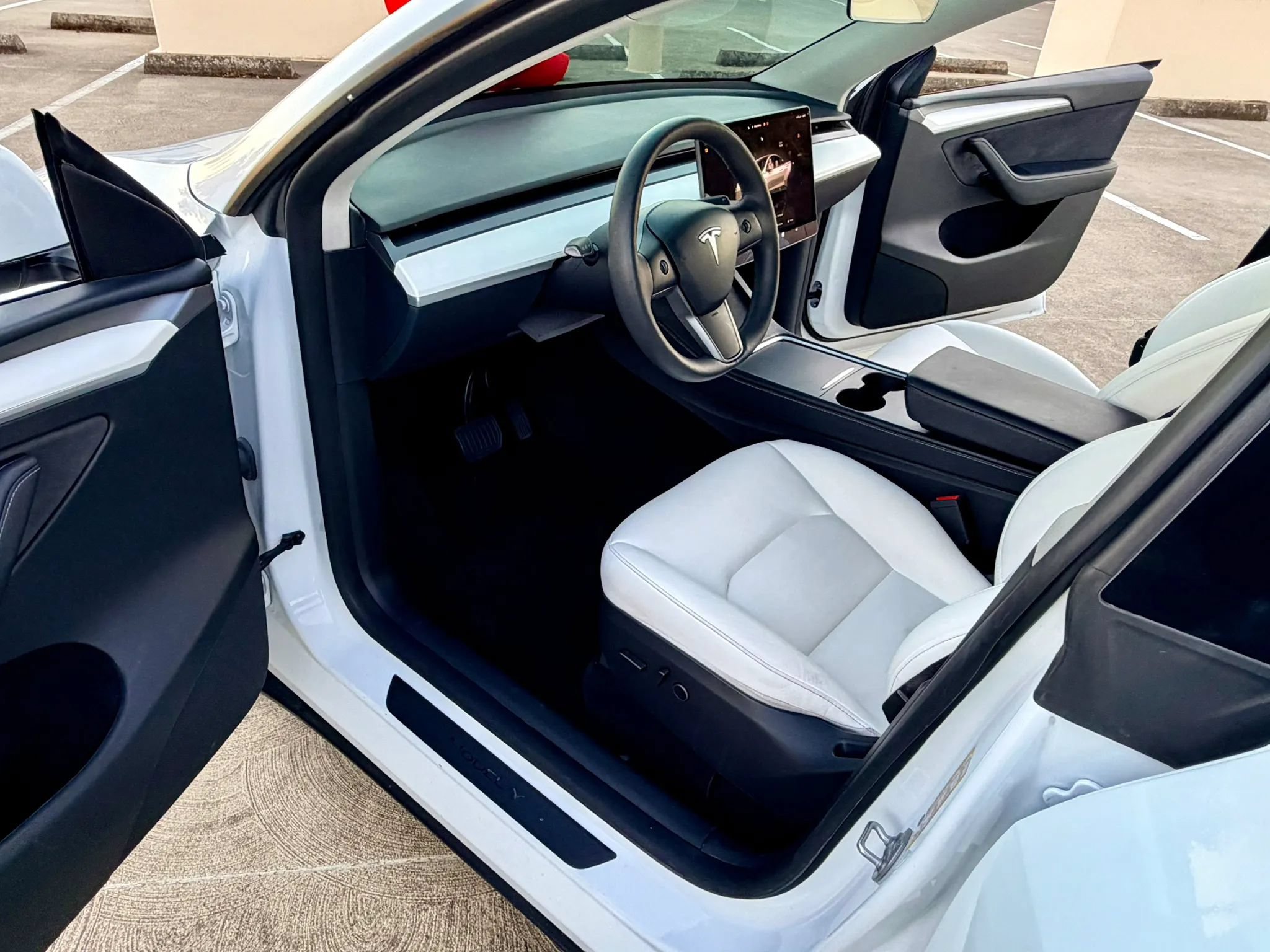 Used 2024 Tesla Model Y Long Range AWD/4WD image 24