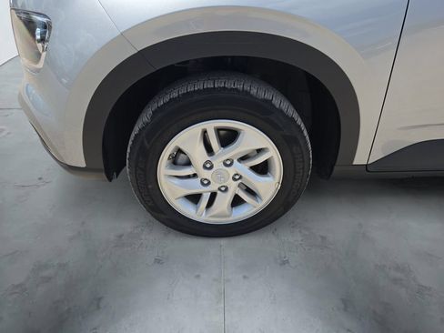 Certified 2025 Hyundai Venue SE FWD image 16