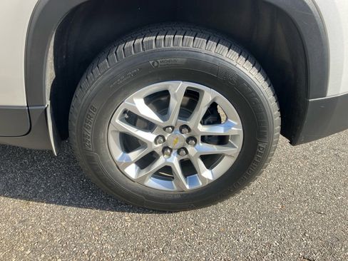 Used 2020 Chevrolet Traverse LS image 24