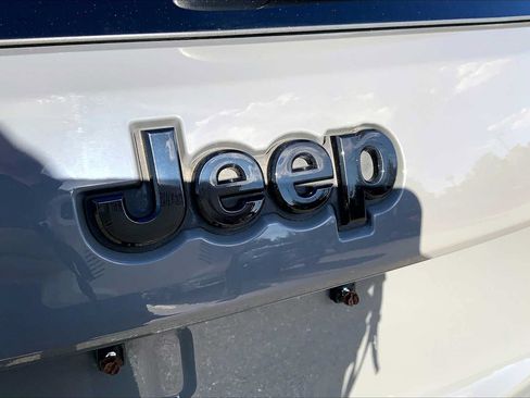Used 2019 Jeep Grand Cherokee Altitude AWD/4WD image 32