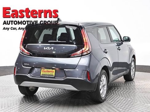 Used 2023 Kia Soul LX w/ LX Technology Package FWD image 5