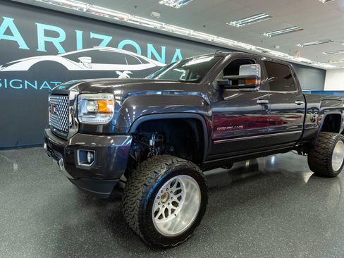 Used 2015 GMC Sierra 2500 Denali w/ Duramax Plus Package image 1