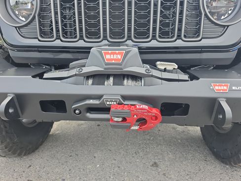 New 2026 Jeep Gladiator Rubicon w/ Steel Power Dome Hood Package AWD/4WD image 10