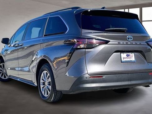 Used 2024 Toyota Sienna XLE image 4