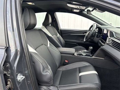 Used 2025 Toyota Camry SE image 30