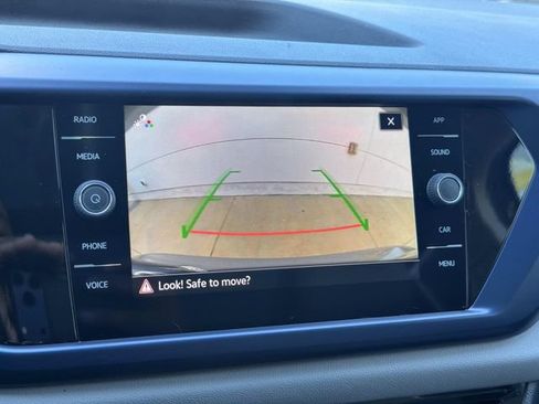 Used 2022 Volkswagen Taos SE w/ Panoramic Sunroof Package FWD image 23