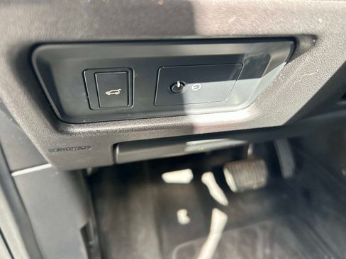 Used 2017 Land Rover Discovery Sport SE AWD/4WD image 19