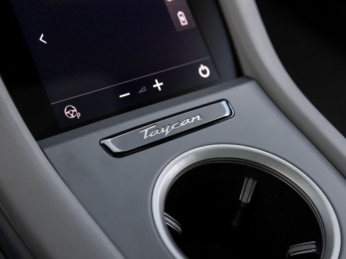 Used 2025 Porsche Taycan 4 image 28