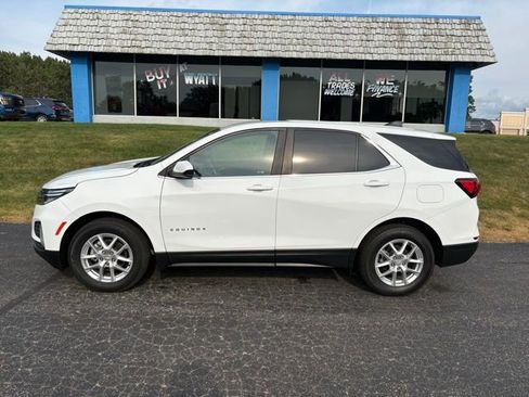 Used 2022 Chevrolet Equinox LT w/ Driver Convenience Package image 4