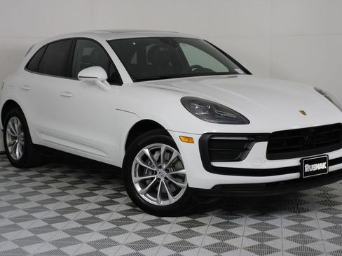 Certified 2026 Porsche Macan AWD/4WD image 9