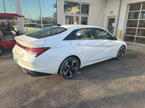 Used 2022 Hyundai Elantra Limited image 6