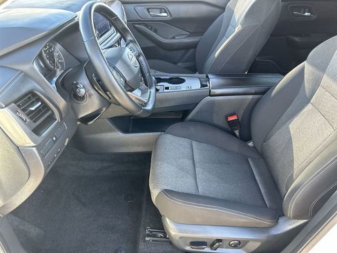 Used 2025 Nissan Rogue SV FWD image 16