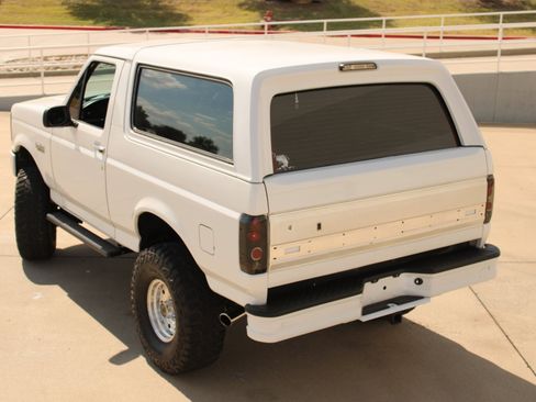 Used 1993 Ford Bronco XLT AWD/4WD image 8