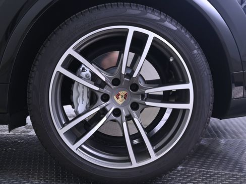 Used 2023 Porsche Cayenne Turbo AWD/4WD image 12