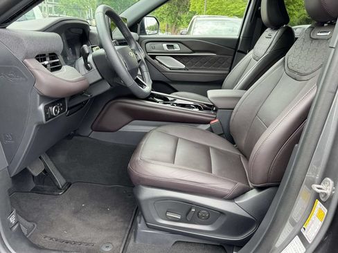 Used 2026 Ford Explorer Platinum w/ LUX Leather Package AWD/4WD image 21