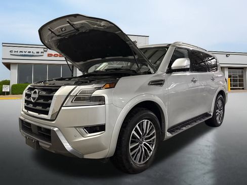 Used 2024 Nissan Armada SL w/ Captain's Chairs Package image 18