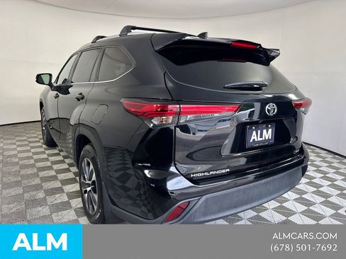Used 2023 Toyota Highlander XLE FWD image 9