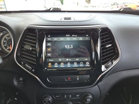 Used 2022 Jeep Cherokee Limited w/ Trailer Tow Group AWD/4WD image 62