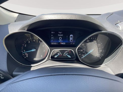 Used 2018 Ford Escape SE w/ SE Sport Appearance Package FWD image 2