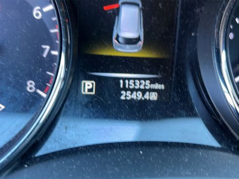 Used 2014 Nissan Rogue S image 11