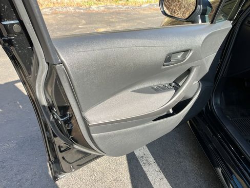 Used 2023 Toyota Corolla LE FWD image 11