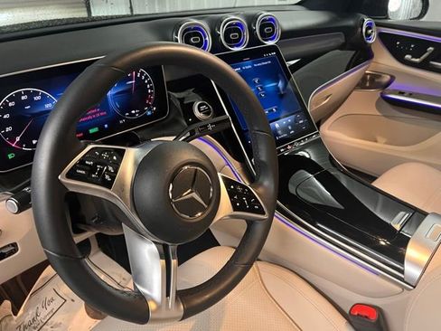 Used 2025 Mercedes-Benz GLC 350e 4MATIC image 11