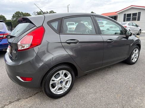 Used 2015 Ford Fiesta SE FWD image 4