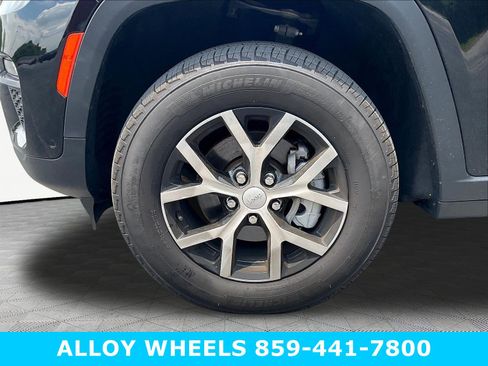 Used 2023 Jeep Grand Cherokee Limited w/ Luxury Tech Group II AWD/4WD image 10