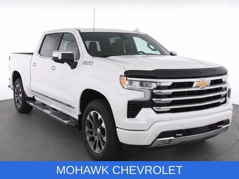 Used 2025 Chevrolet Silverado 1500 High Country w/ Technology Package AWD/4WD image 2