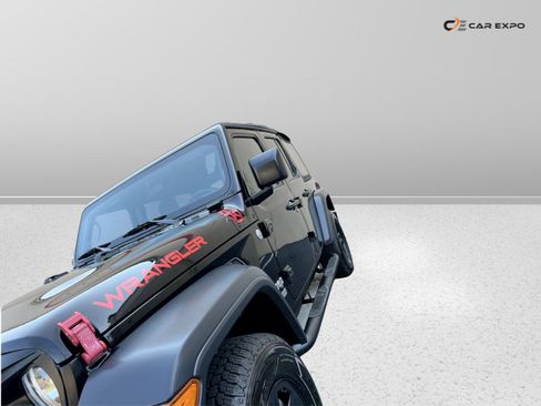 Used 2018 Jeep Wrangler Unlimited Sport image 17