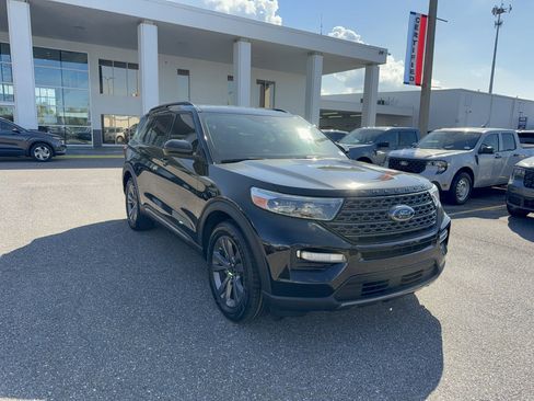 Certified 2023 Ford Explorer XLT w/ Equipment Group 202A image 4