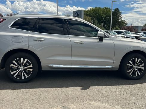 Used 2023 Volvo XC60 T8 Core AWD/4WD image 4
