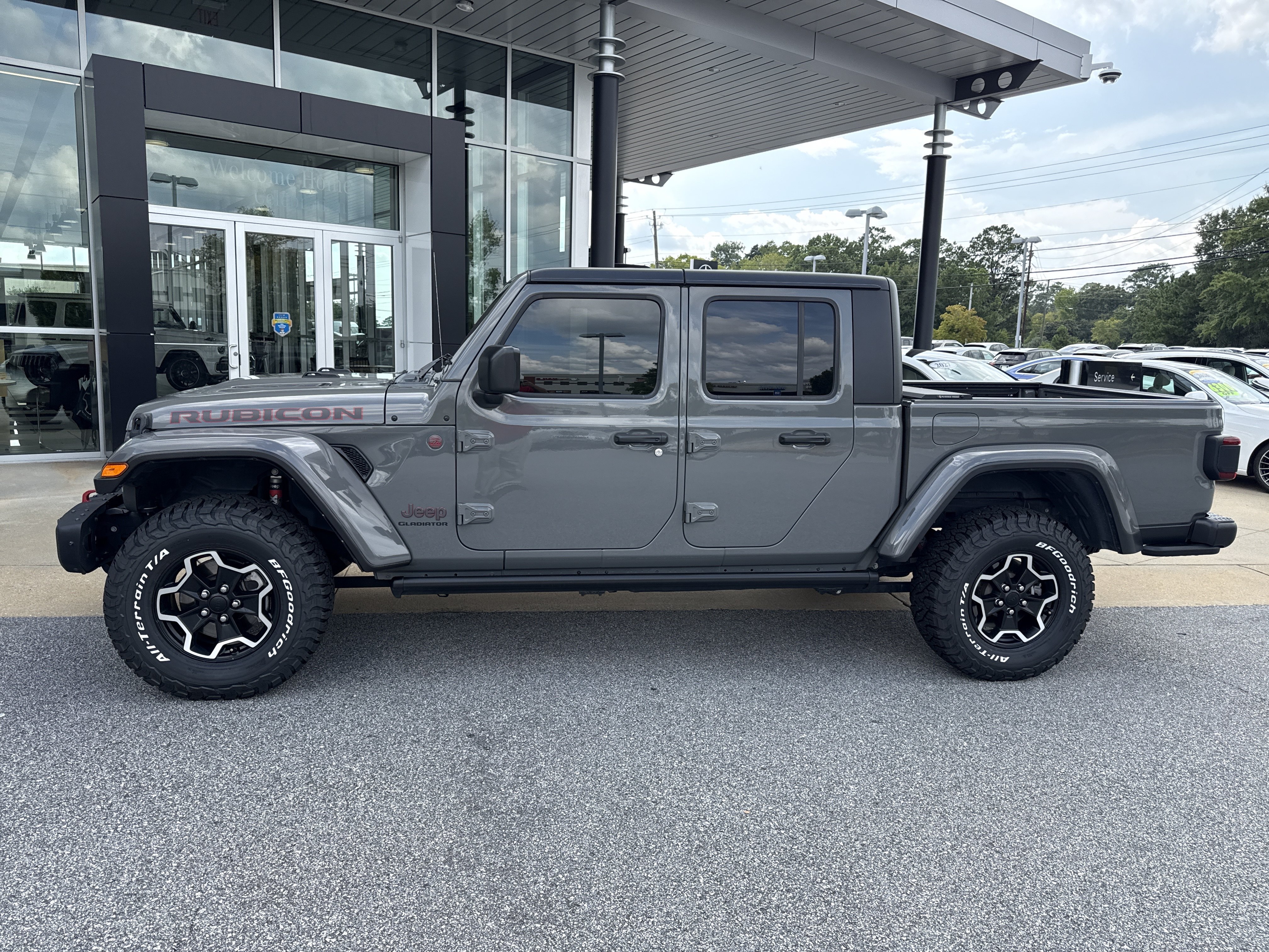 Used 2022 Jeep Gladiator Rubicon w/ LED Lighting Group AWD/4WD image 2