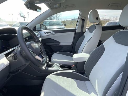 New 2026 Volkswagen Taos SE FWD image 18
