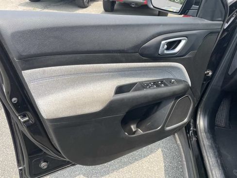 Used 2024 Jeep Compass Latitude AWD/4WD image 18