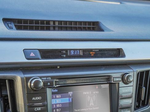 Used 2015 Toyota RAV4 LE image 17