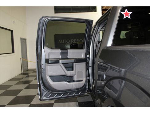 Used 2015 Ford F150 XLT image 12