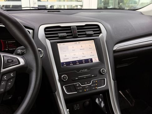 Used 2020 Ford Fusion SE FWD image 32