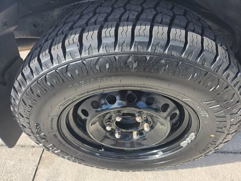 Used 2003 Isuzu Rodeo S RWD image 17